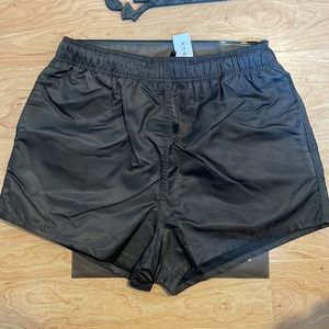 NWT fear of God essentials track short in Iron